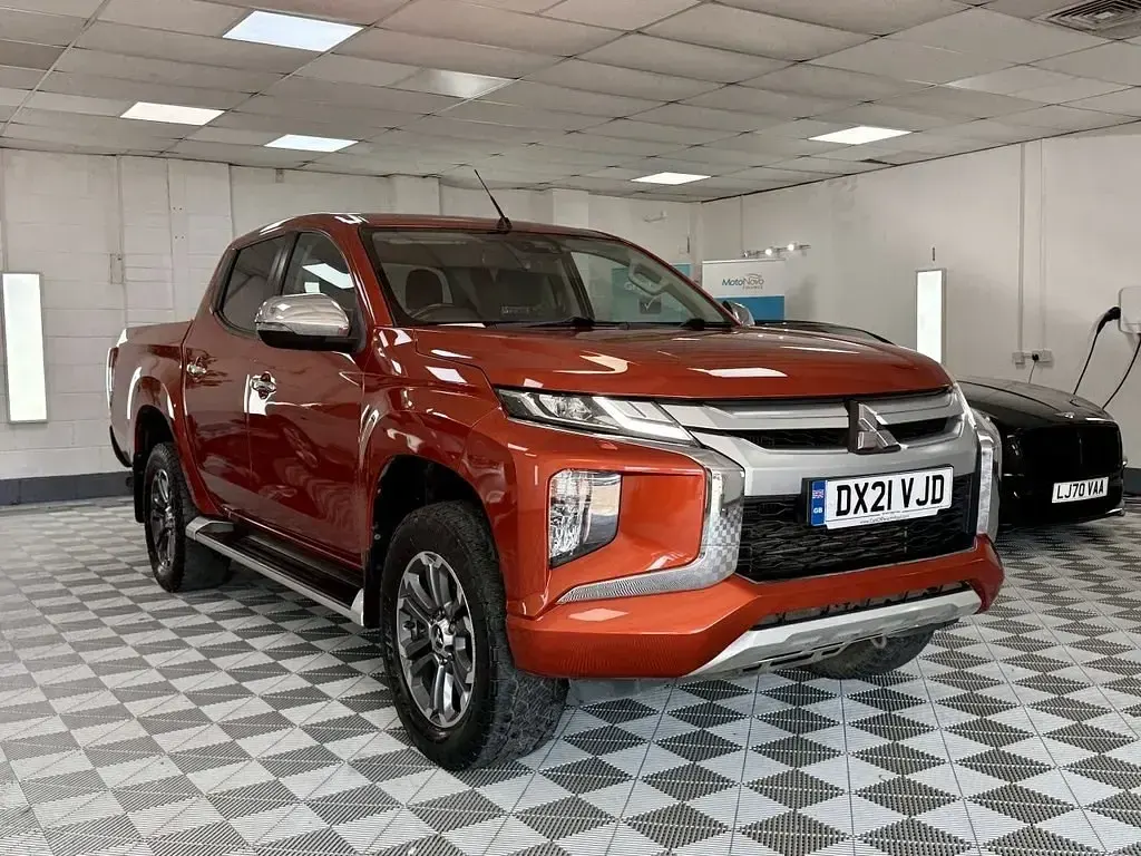Używany Mitsubishi L200 150 KM (110 kW) 2021 Pomarańczowy Pickup