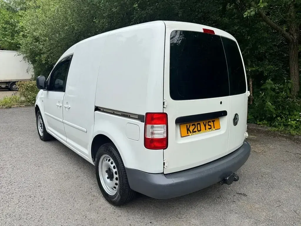 Used VW Caddy 69 HP (50 kW) 2005 White MPV