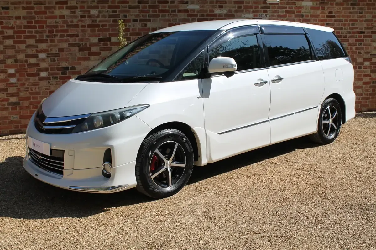 Used Toyota Estima Edition 170 HP (125 kW) 2013 Pearl white MPV