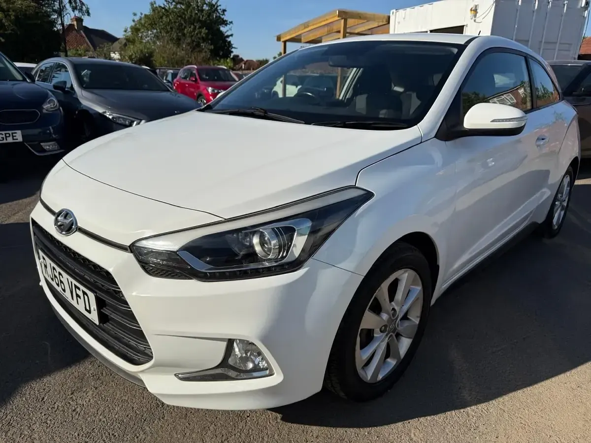 Used Hyundai i20 SE 2016 White Coupe