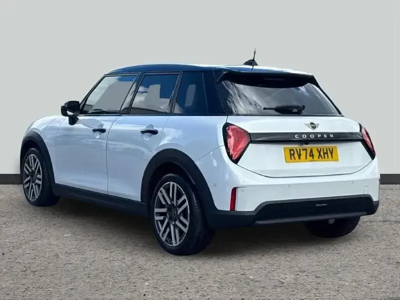 Usado Mini Cooper Hatch 154 CV (113 kW) 2024 Blanco Utilitario