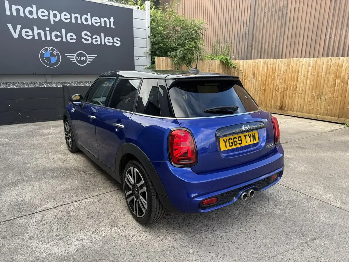 Used Mini Cooper S Exclusive 192 HP (141 kW) 2019 Blue Hatchback