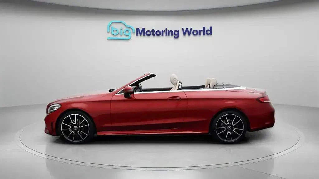 Usado Mercedes C200 AMG line 198 HP (145 kW) 2019 Vermelho Cabrios