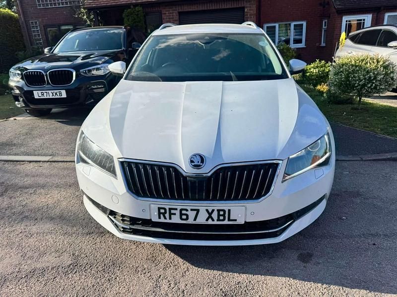 Used Skoda Superb 220 HP (161 kW) 2017 White Estate
