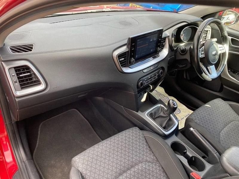 Used Kia Ceed Sportswagon 118 HP (86 kW) 2021 Red Estate