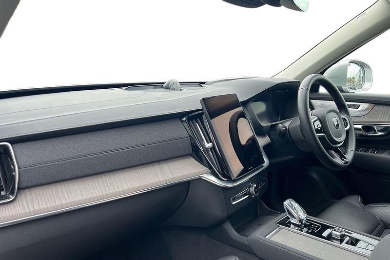 Used Volvo XC90 Ultra 250 HP (183 kW) 2025 Silver dawn SUV