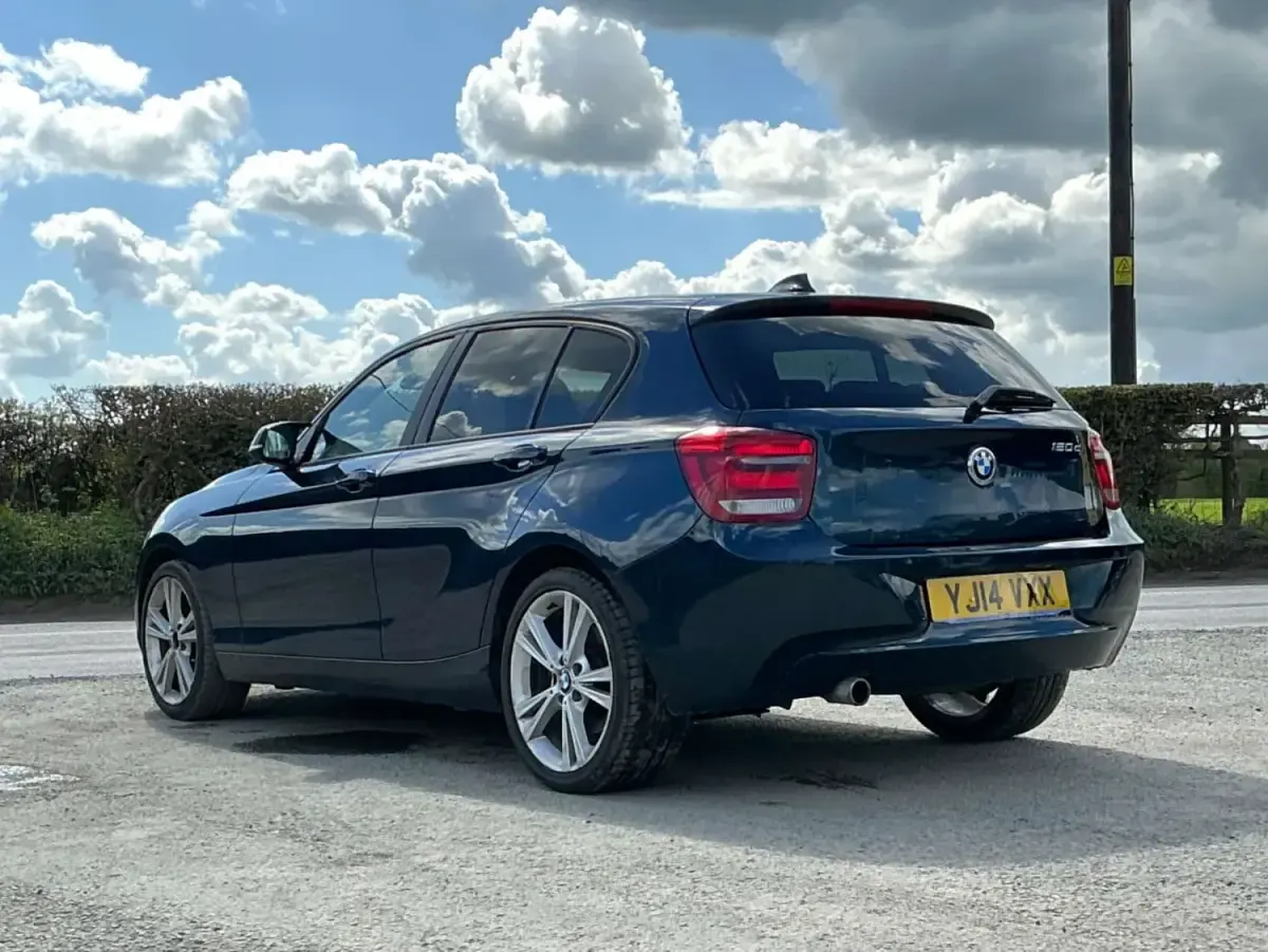 Begagnad BMW 120 2014 Blå Halvkombi