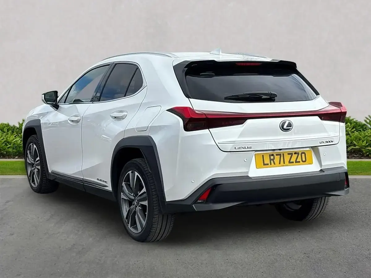Used Lexus UX 300e 150 kW (204 HP) 2021 White SUV