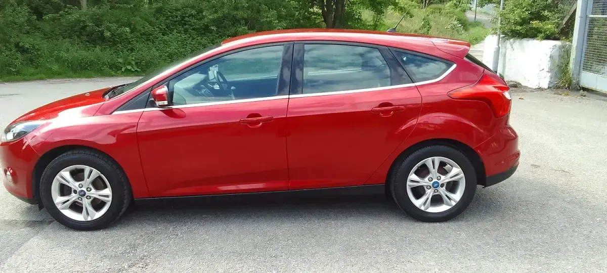 Used Ford Focus Zetec 2013 Red Hatchback