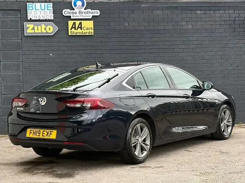Used Vauxhall Insignia SRi 136 HP (100 kW) 2019 Blue Hatchback