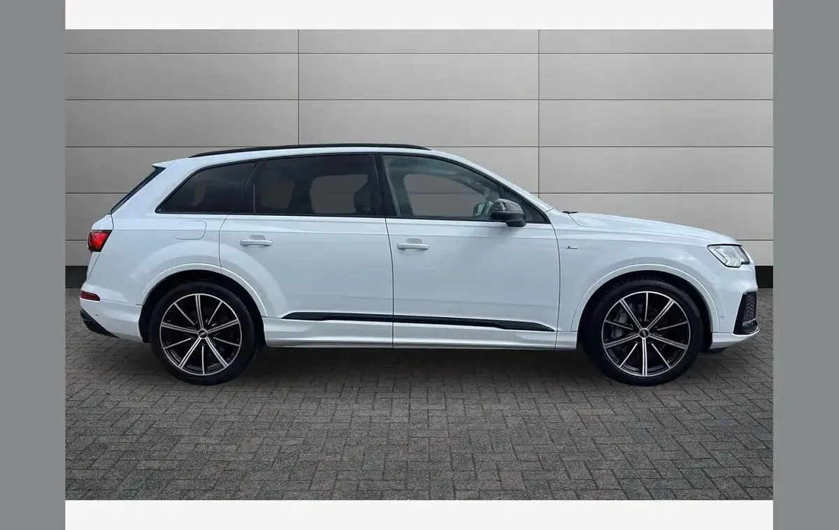 Used Audi Q7 Black Edition 286 HP (210 kW) 2020 Glacier white SUV