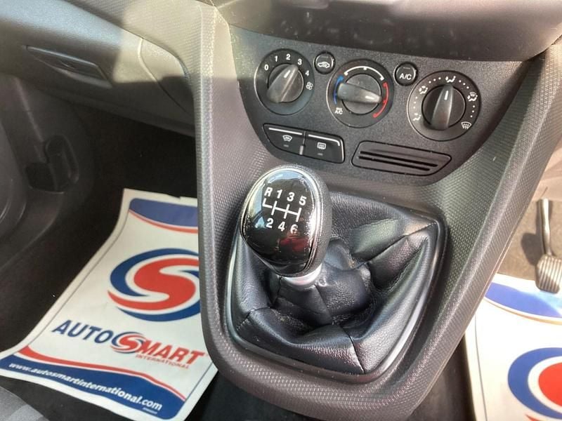 Used Ford Grand Tourneo Connect Zetec 115 HP (84 kW) 2015 Blue MPV