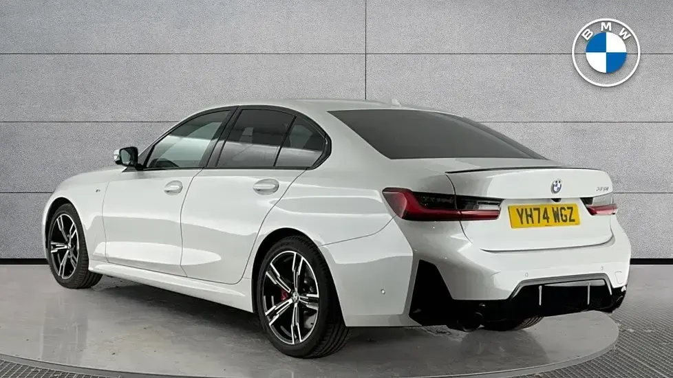 Begagnad BMW 320 M Sport 181 HK (133 kW) 2024 Vit