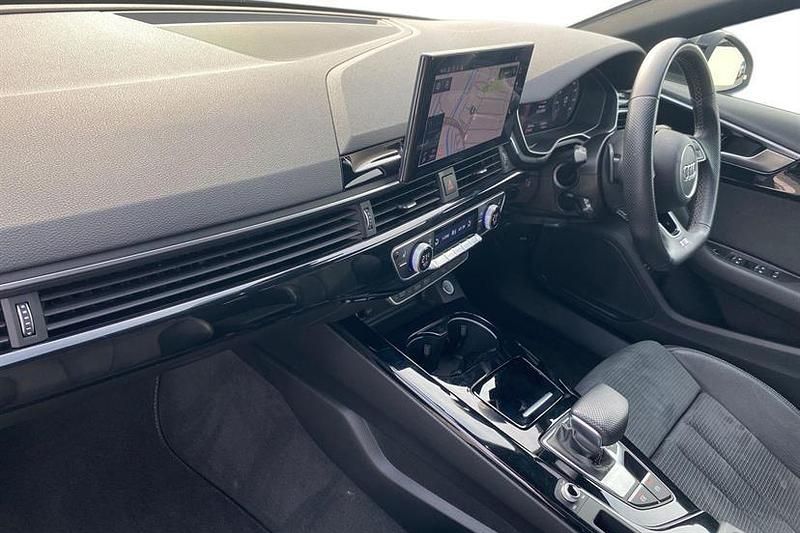 Used Audi A4 Black Edition 150 HP (110 kW) 2021 White Estate