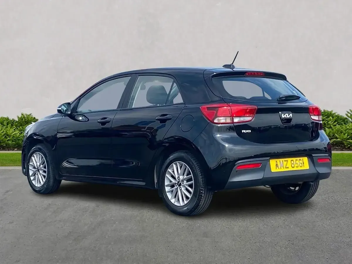 Used Kia Rio 99 HP (72 kW) 2023 Black Hatchback