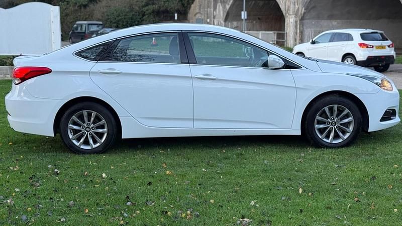Used Hyundai i40 141 HP (103 kW) 2017 White Sedan