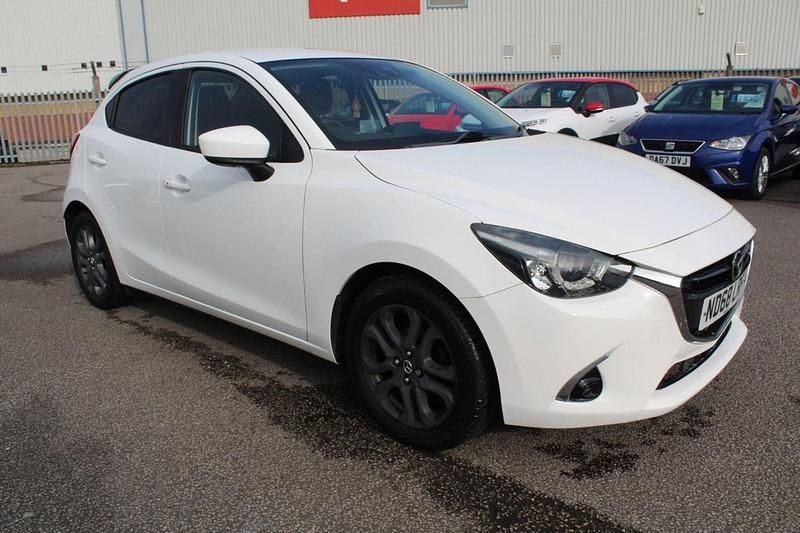 Używany Mazda 2 Inclusive 2018 Biały Hatchback