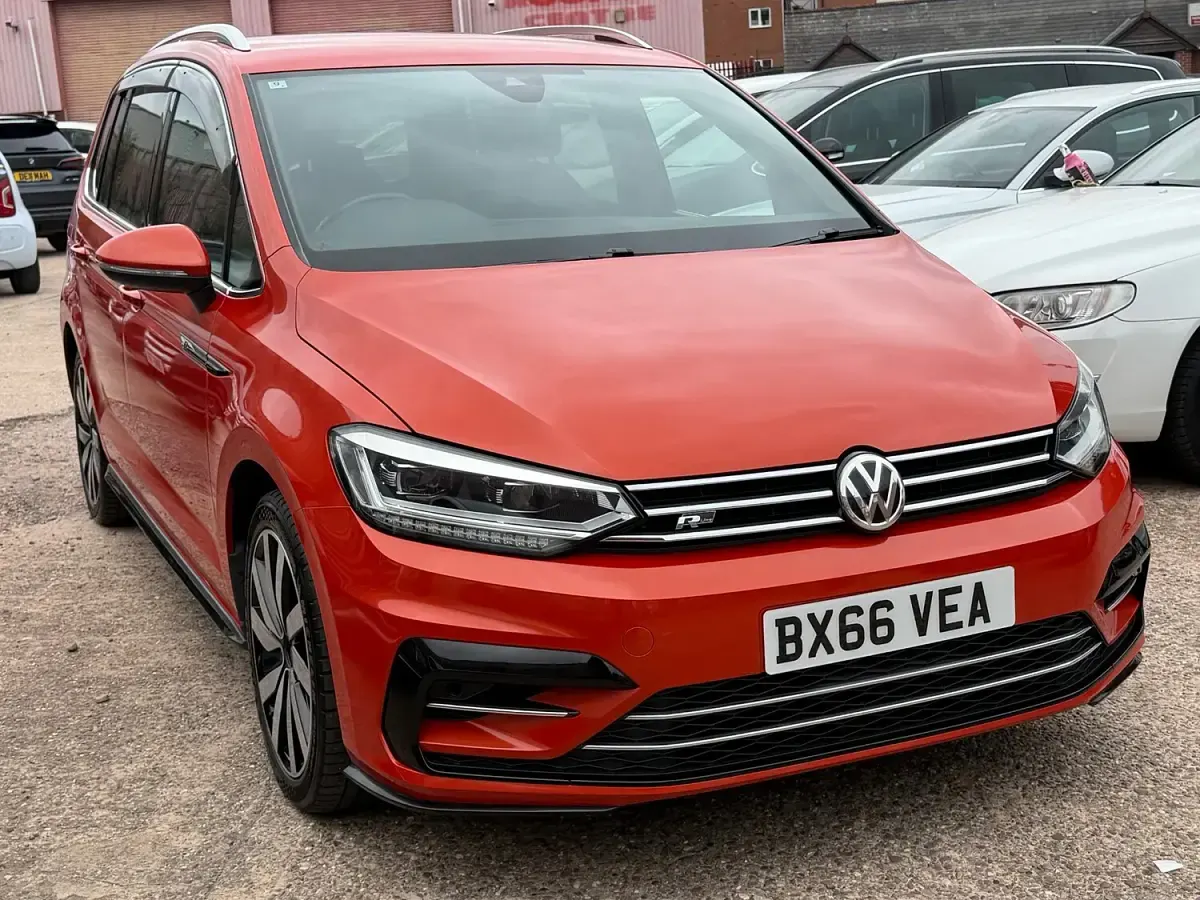 Used VW Touran R-line 150 HP (110 kW) 2016 Orange MPV