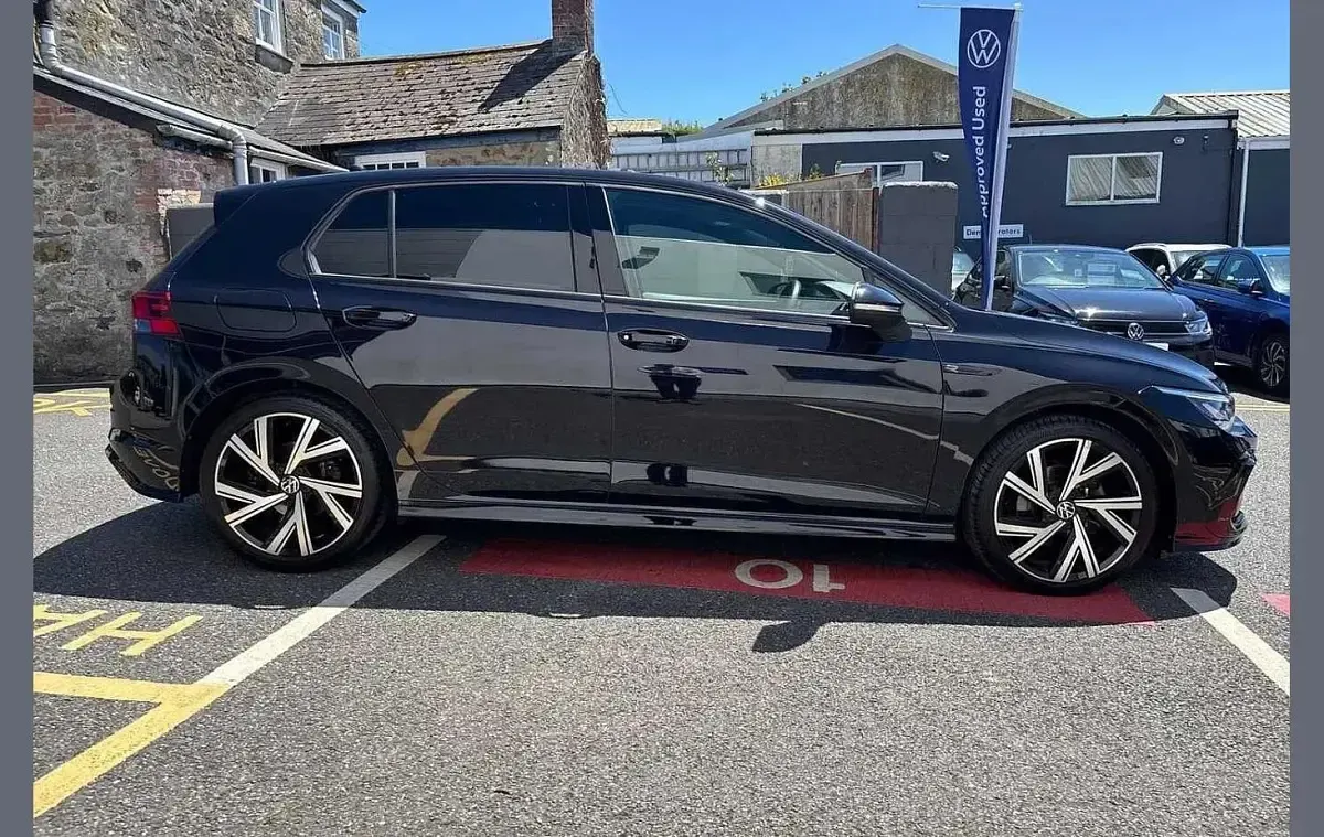 Used VW Golf VIII R-line 147 HP (108 kW) 2022 Black Hatchback