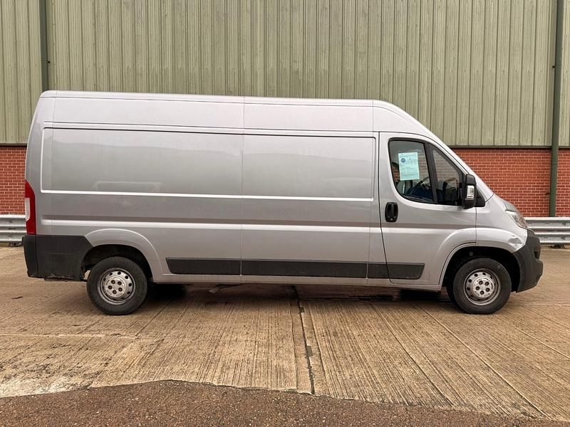 Used Citroën Relay 140 HP (102 kW) 2023 Grey Van