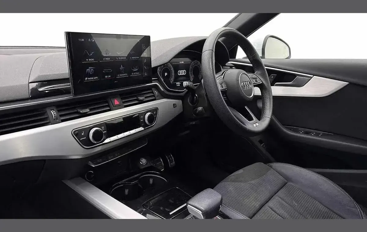 Used Audi A4 S-Line 204 HP (150 kW) 2024 White Sedan