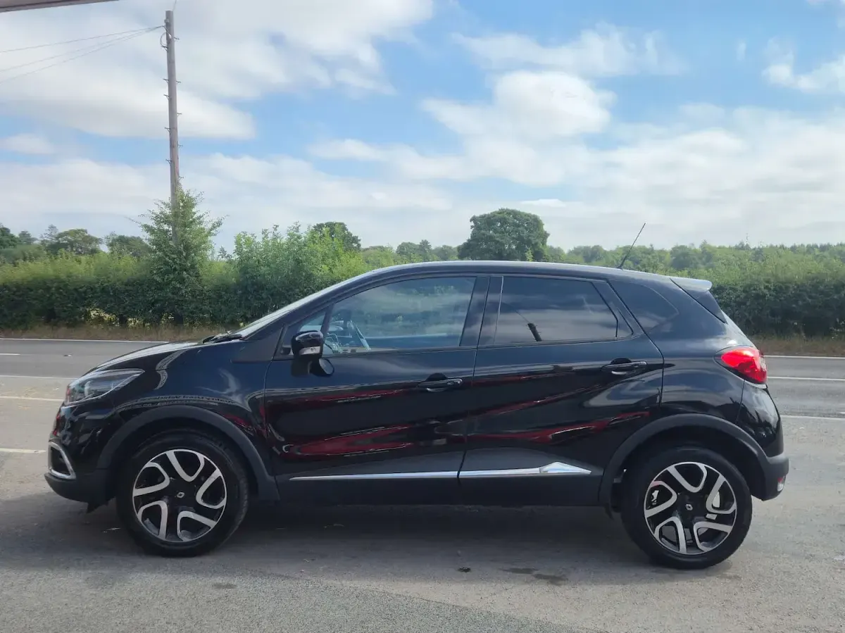 Used Renault Captur Dynamique 90 HP (66 kW) 2016 Black SUV