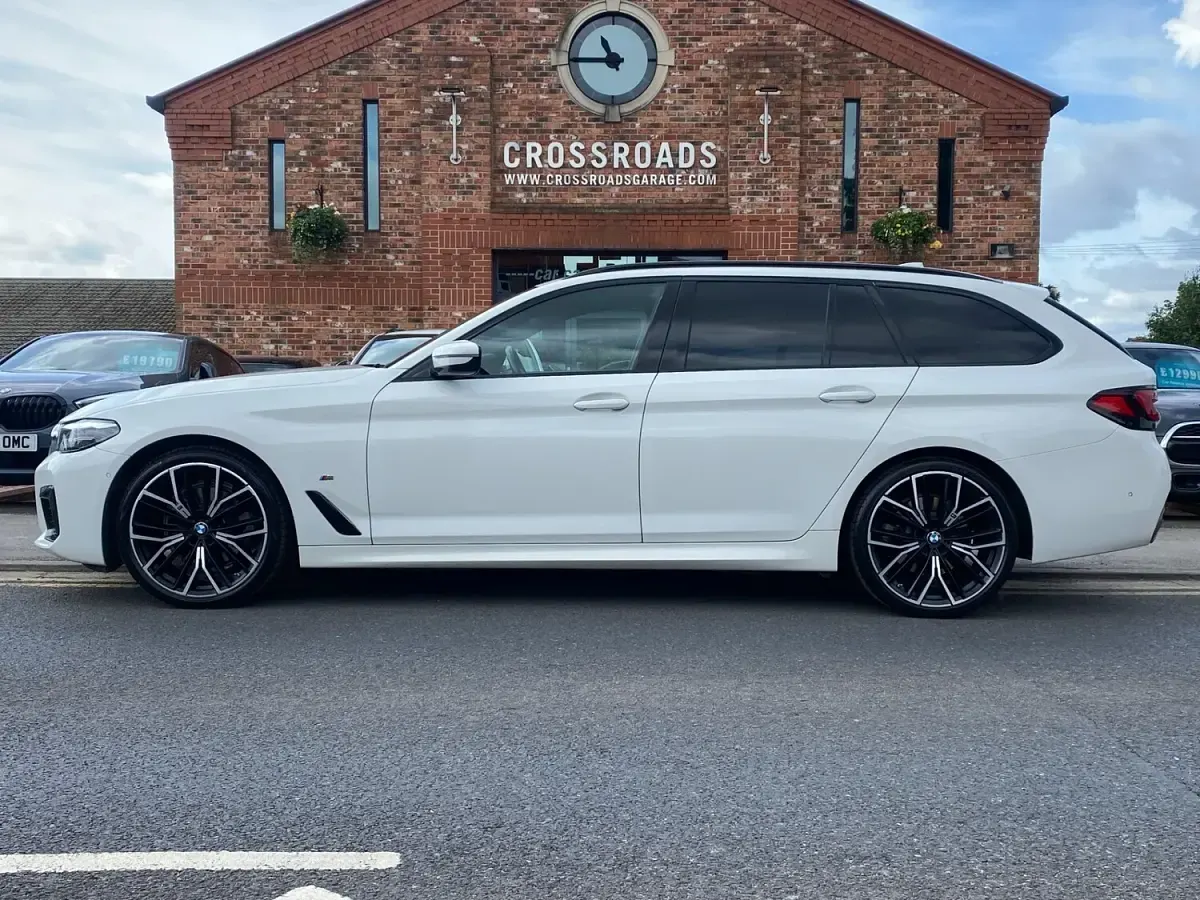Used BMW 520 M Sport 2022 Alpine white Estate