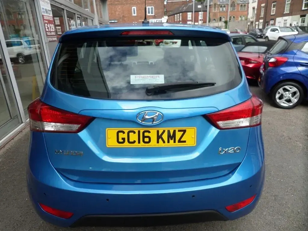 Used Hyundai ix20 SE 90 HP (66 kW) 2016 Blue Hatchback