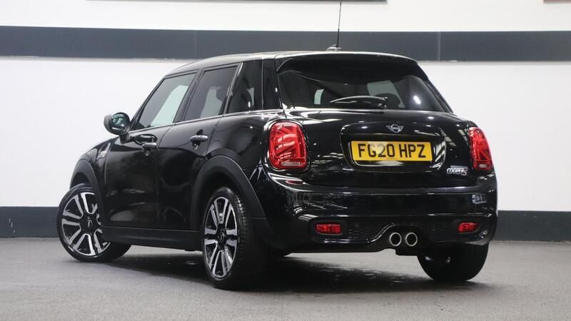 Usado Mini Cooper S Exclusive 189 HP (139 kW) 2020 Preto Citadino