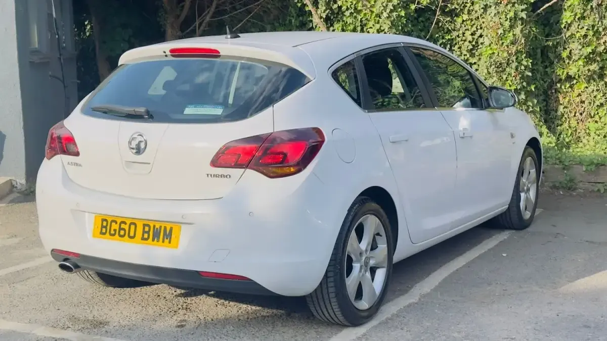 Usado Vauxhall Astra SRi 2010 Blanco Utilitario