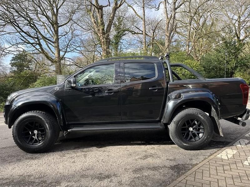 Used Isuzu D-Max 164 HP (120 kW) 2019 Black Pickup