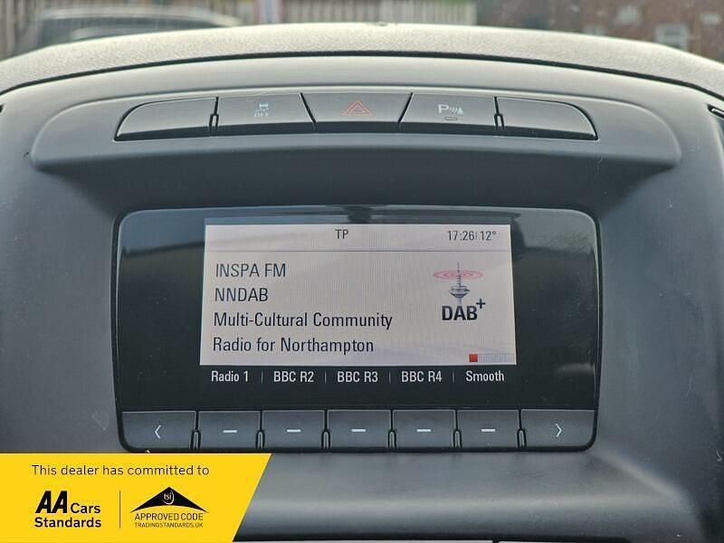 Used Vauxhall Insignia Design Edition 163 HP (119 kW) 2013 Blue Estate