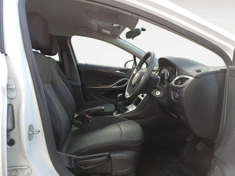 Used Vauxhall Astra Design Edition 2019 White Hatchback