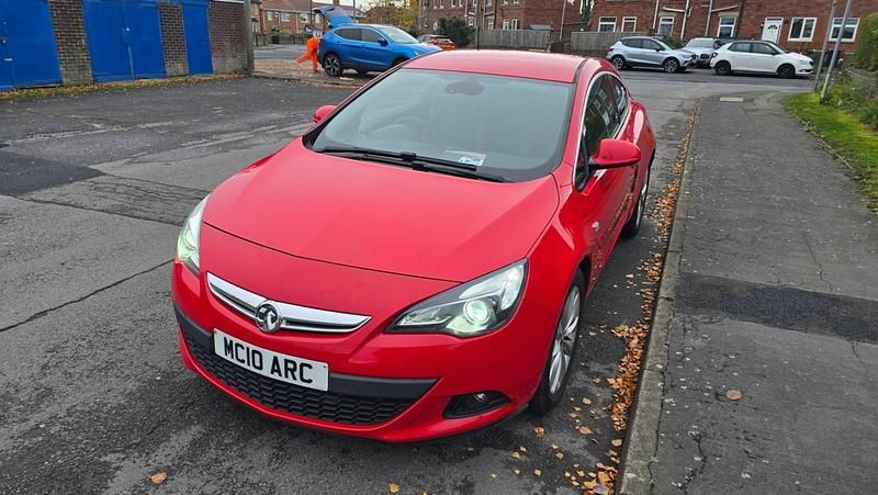Red Used 2015 Vauxhall Astra GTC SRi Hatchback | £3,795 (Super price) - Image 1/4