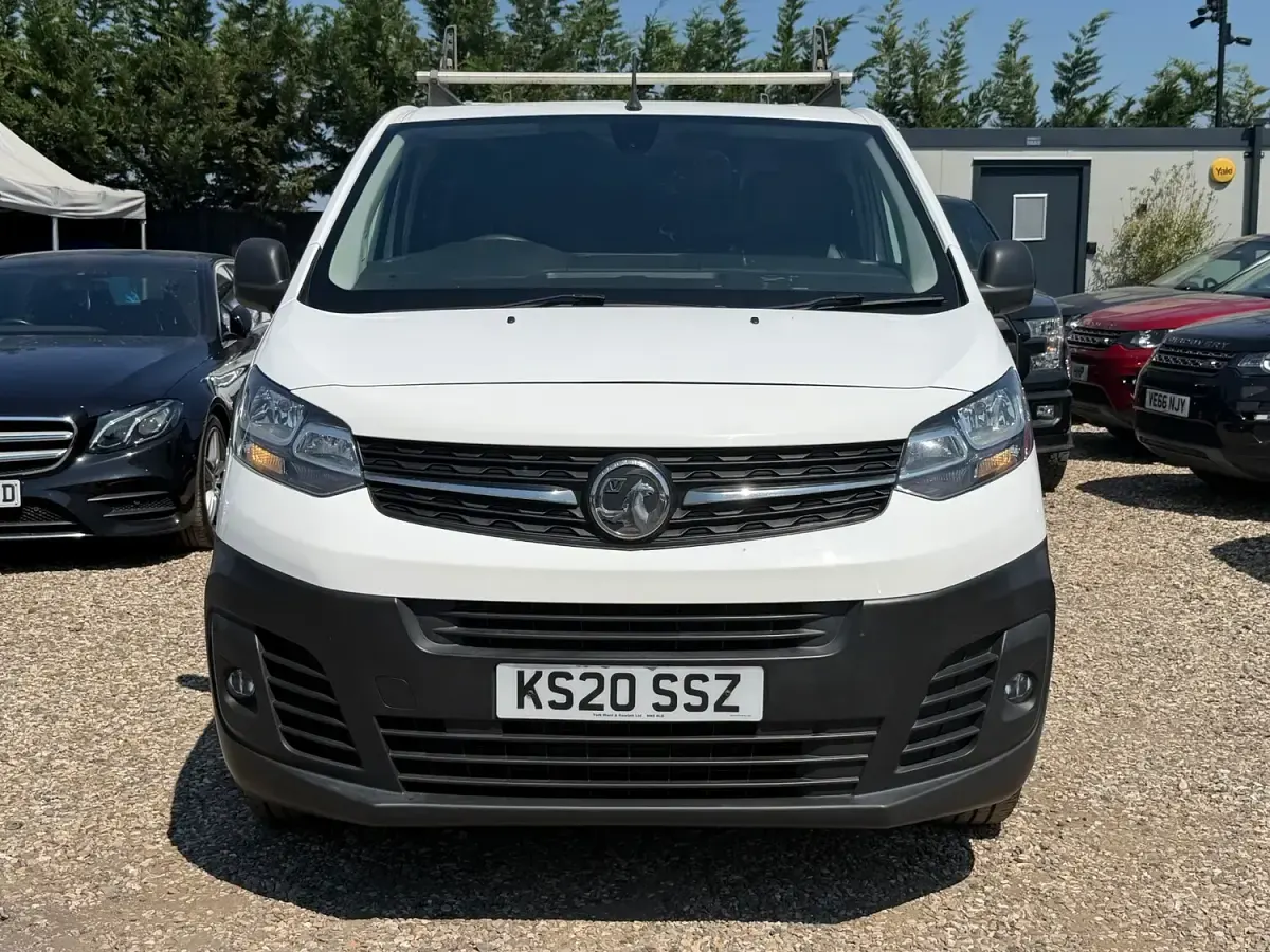 Used Vauxhall Vivaro 120 HP (88 kW) 2020 White MPV