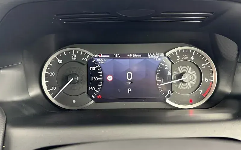 Used Land Rover Discovery Sport R-Dynamic 200 HP (147 kW) 2021 White SUV