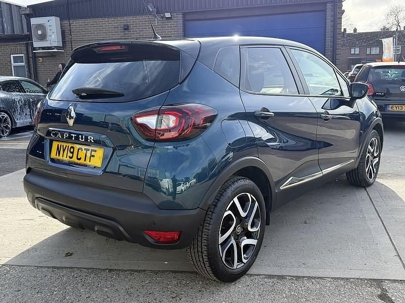Used Renault Captur Iconic 90 HP (66 kW) 2019 Blue/black SUV