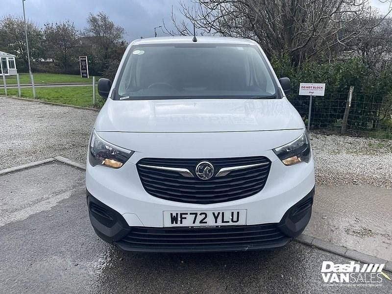 Used Vauxhall Combo 100 HP (73 kW) 2022 White MPV