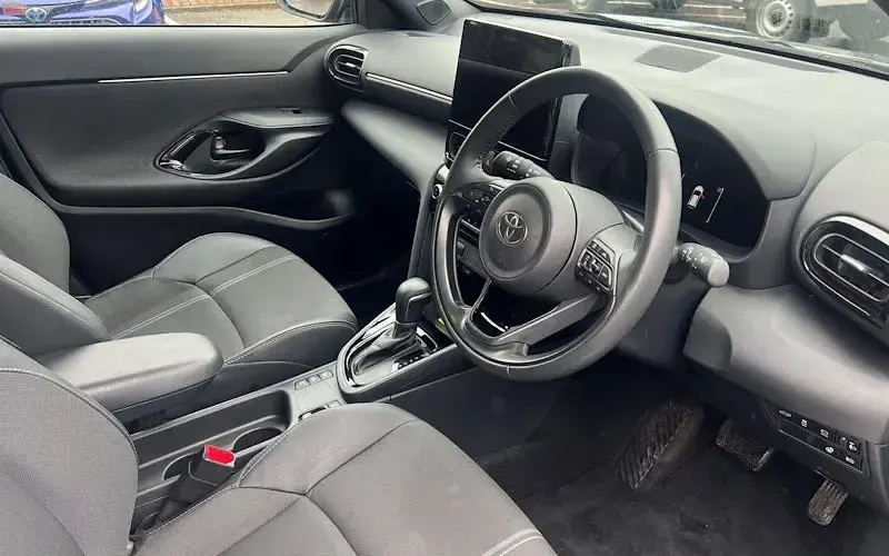Used Toyota Yaris Cross Play 131 HP (96 kW) 2025 Grey SUV