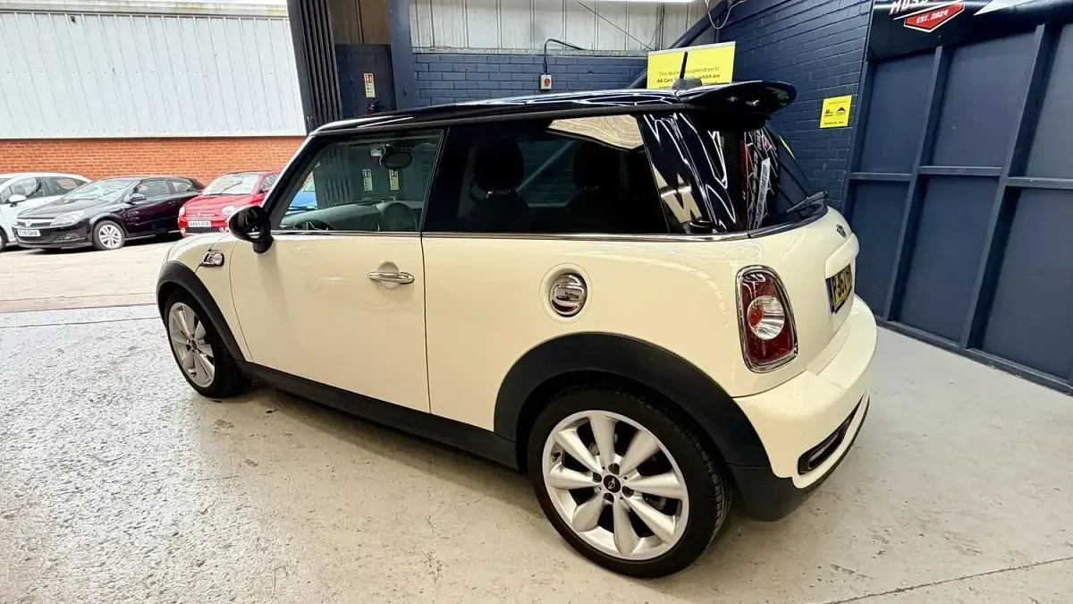 Used Mini Cooper S Hatch 184 HP (135 kW) 2013 White Hatchback