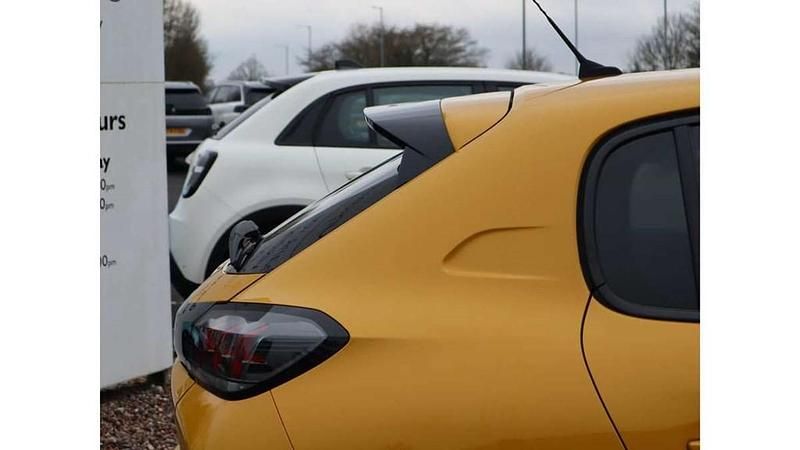 Used Peugeot 208 Active+ 101 HP (74 kW) 2023 Yellow Hatchback