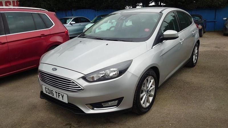 Used Ford Focus Titanium 150 HP (110 kW) 2016 Silver Hatchback