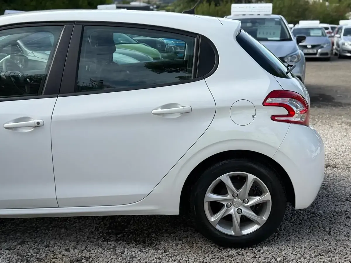 Used Peugeot 208 Active 2014 White Hatchback