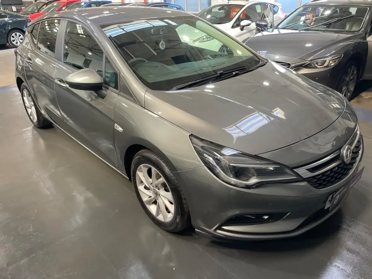 Second-hand Vauxhall Astra Design Edition 110 CP (80 kW) 2019 Gri Hatchback