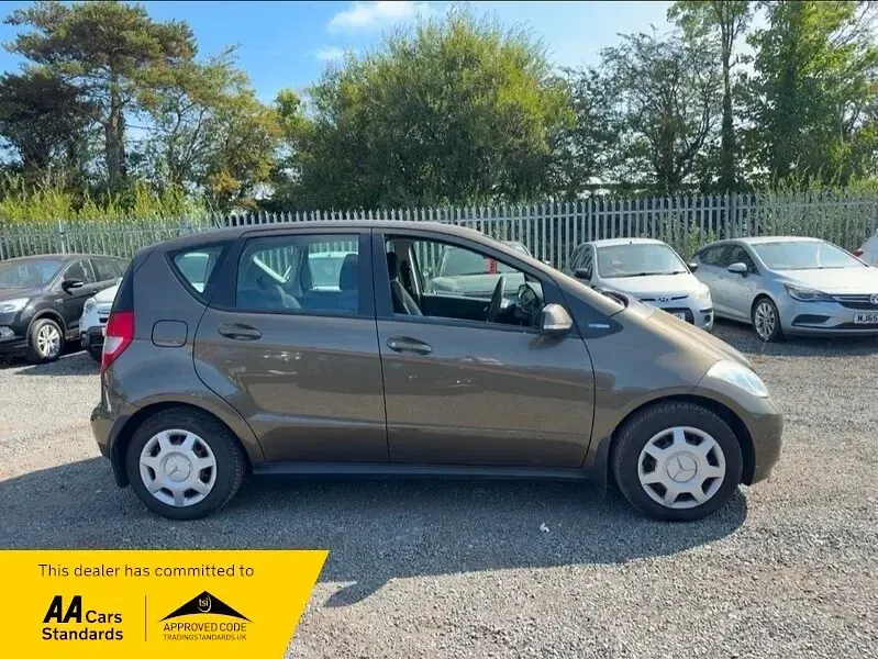 Used Mercedes A160 Classic 95 HP (69 kW) 2012 Brown Hatchback