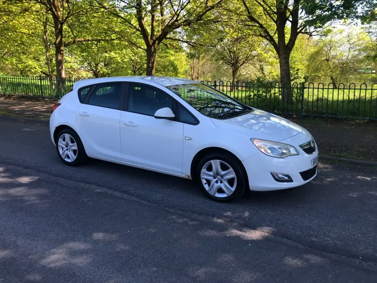 Używany Vauxhall Astra 2011 Biały Hatchback