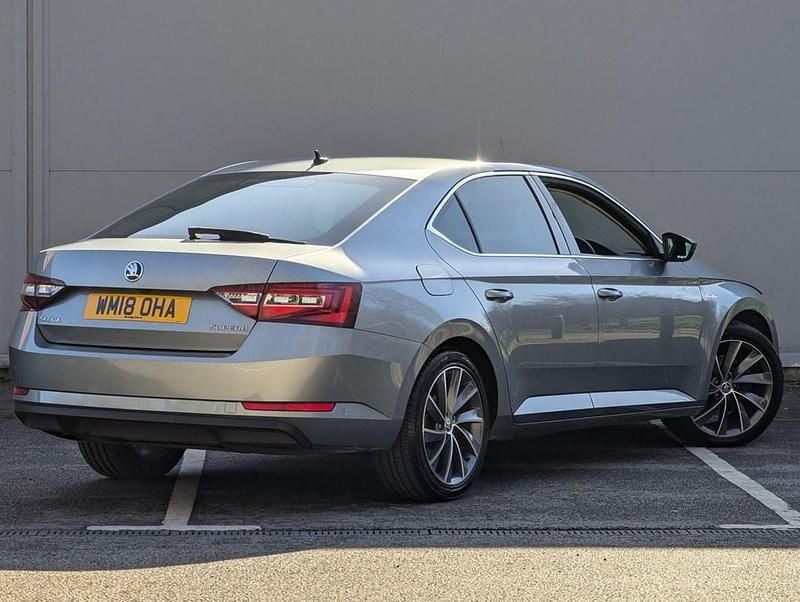 Used Skoda Superb LAURIN & KLEMENT 190 HP (139 kW) 2018 Grey Hatchback