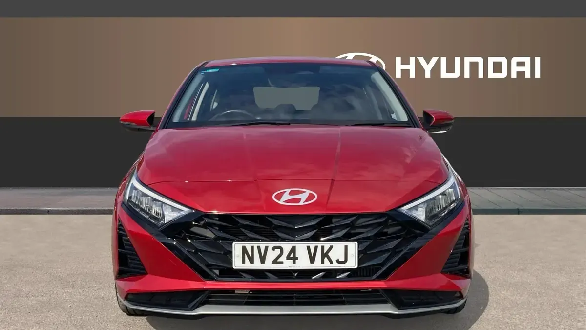 Used Hyundai i20 Advanced 100 HP (73 kW) 2024 Red Hatchback