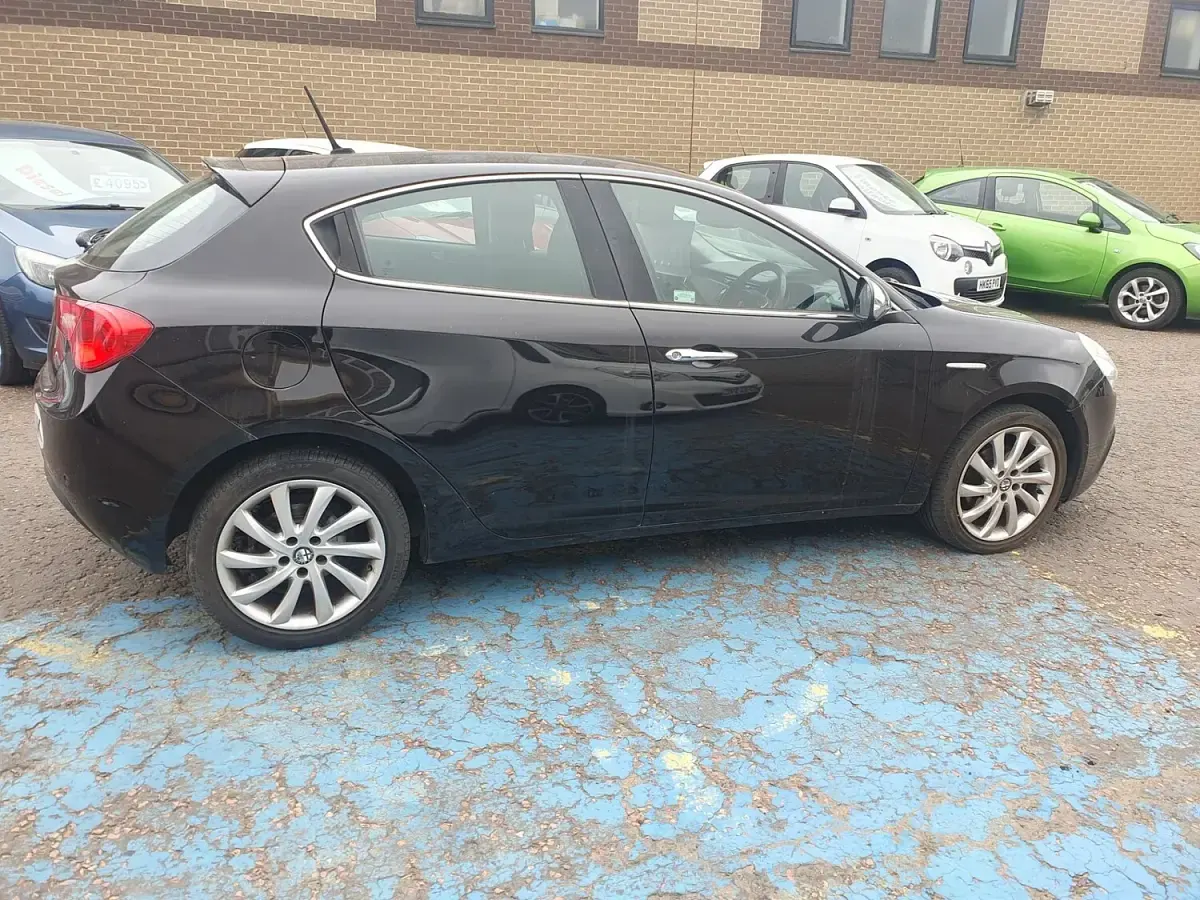 Used Alfa Romeo Giulietta Business 120 HP (88 kW) 2015 Black Hatchback
