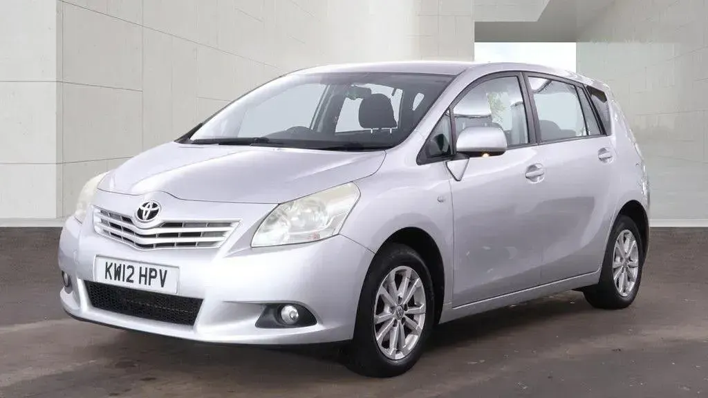 Used Toyota Verso 132 HP (97 kW) 2012 Silver MPV